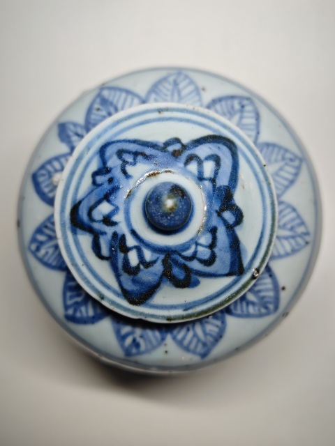 古玩陶瓷明中期青花纏枝花卉紋蓋罐拍賣,當前價格3210元
