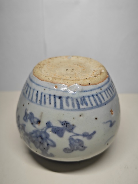 古玩陶瓷明中期青花纏枝花卉紋蓋罐拍賣,當前價格3210元