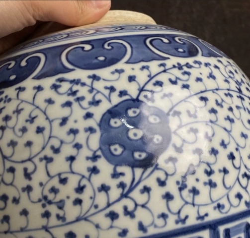 ※中国古美術/青花纏枝蓮弁紋蓋付文壺/(底款:大清康熈年製) 域鉴古玩】清中期青花缠枝莲盖罐拍卖价格/图片/值多少钱