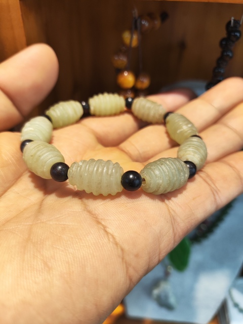 古玩玉器岫玉珠串拍賣,當(dāng)前價(jià)格460元