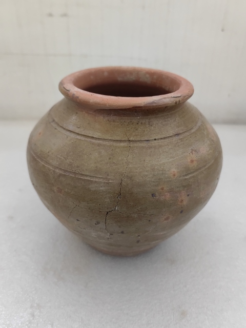 古玩陶瓷黃綠釉罐拍賣,當(dāng)前價(jià)格450元