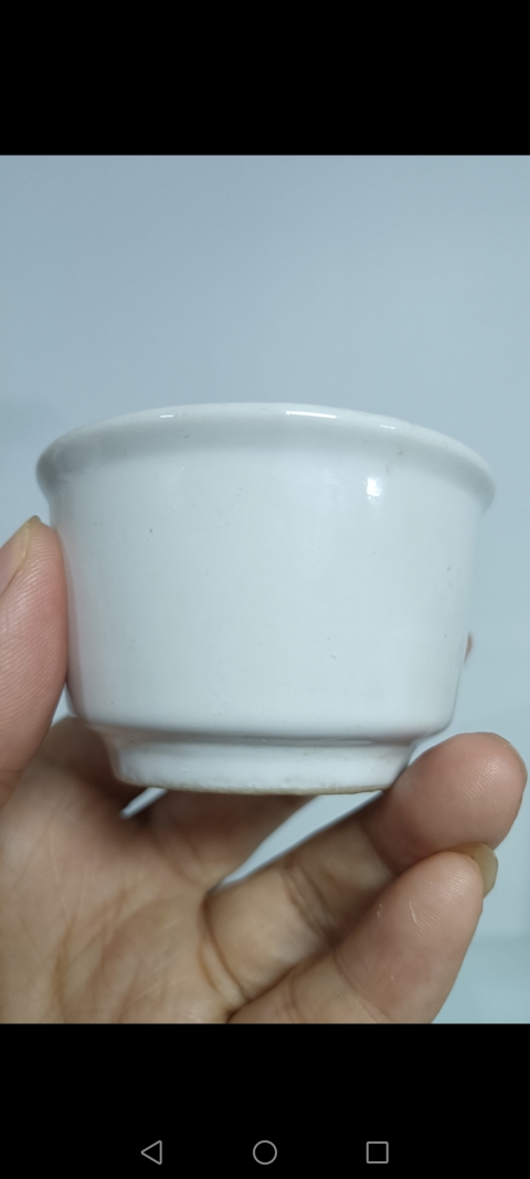 古玩陶瓷清末民初，白釉唇口杯拍賣，當前價格100元