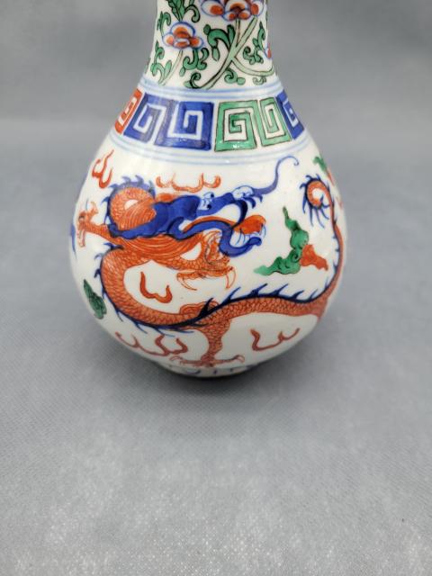 古玩陶瓷青花五彩趕珠龍紋蒜頭瓶拍賣，當前價格15000元