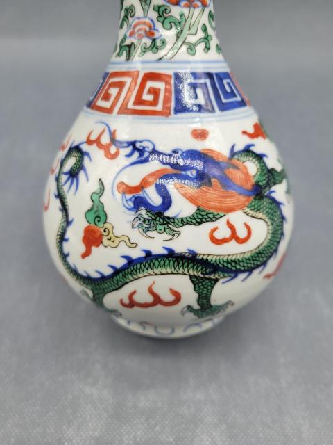 古玩陶瓷青花五彩趕珠龍紋蒜頭瓶拍賣，當前價格15000元