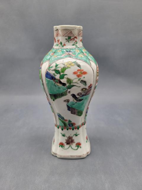 古玩陶瓷五彩瑞獸圖四方倭角瓶拍賣，當前價格32000元