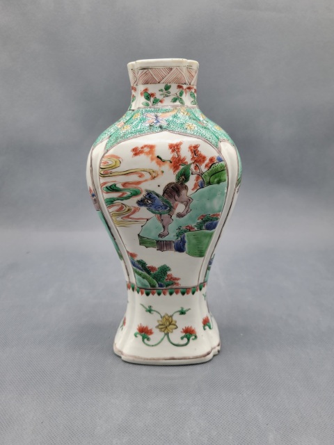 古玩陶瓷五彩瑞獸圖四方倭角瓶拍賣，當前價格32000元