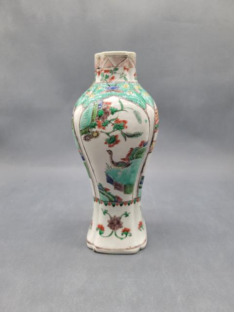 古玩陶瓷五彩瑞獸圖四方倭角瓶拍賣，當前價格32000元