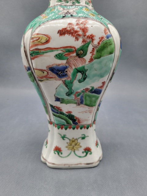 古玩陶瓷五彩瑞獸圖四方倭角瓶拍賣，當前價格32000元