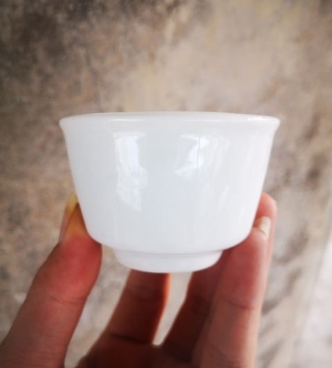 古玩陶瓷清代.甜白釉唇口杯拍賣，當(dāng)前價格980元