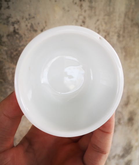 古玩陶瓷清代.甜白釉唇口杯拍賣，當(dāng)前價格980元