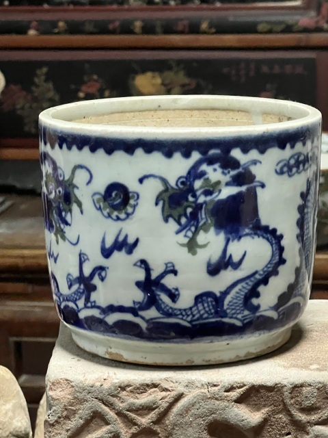 古玩陶瓷清代青花加彩趕珠龍紋筒式爐拍賣，當(dāng)前價格2200元