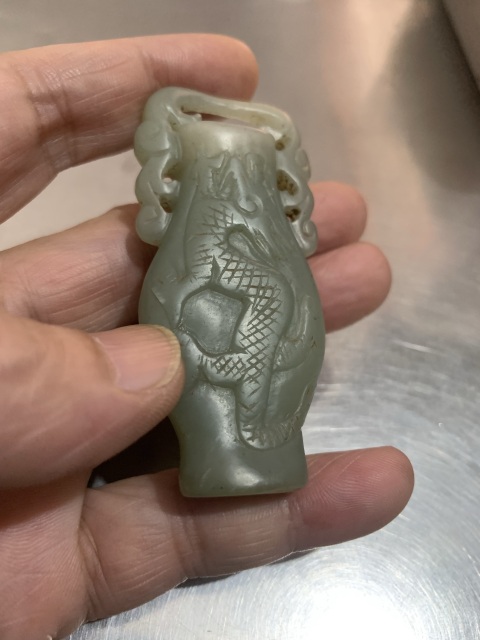 古玩玉器和田玉雕“龍鳳紋瓶”拍賣,當前價格666元