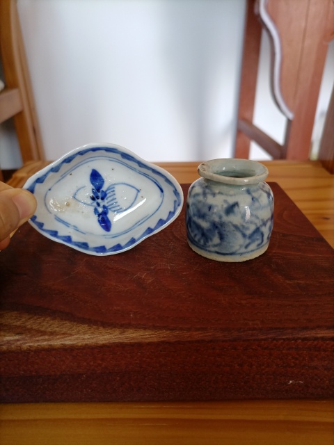 古玩陶瓷清中期.淡描青花花卉紋水盂及海棠小盤330拍賣,當(dāng)前價(jià)格330元