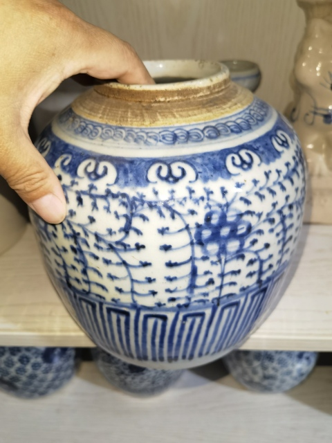 古玩陶瓷花卉紋青花罐拍賣，當前價格2000元