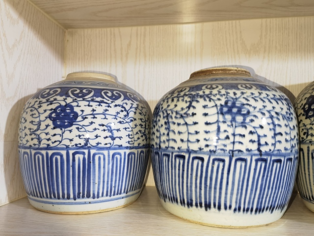 古玩陶瓷花卉紋青花罐拍賣，當前價格2000元