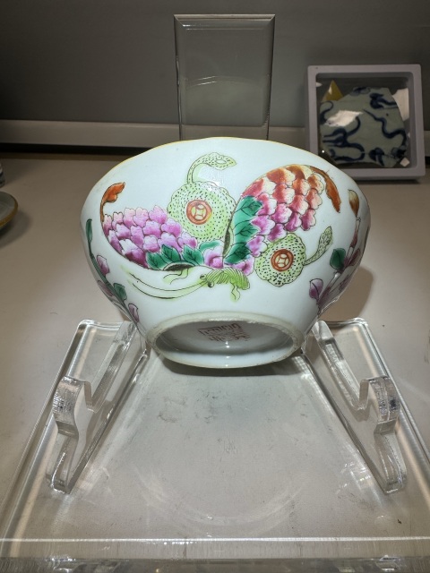 同治，·細(xì)路粉彩花蝶紋折腰杯拍賣，當(dāng)前價(jià)格3800元