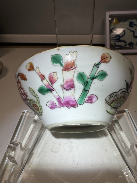 古玩陶瓷同治，·細(xì)路粉彩花蝶紋折腰杯拍賣，當(dāng)前價(jià)格3800元