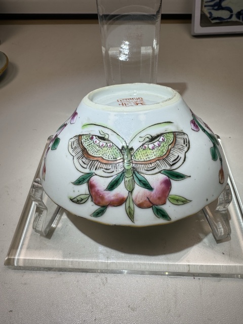 古玩陶瓷同治，·細(xì)路粉彩花蝶紋折腰杯拍賣，當(dāng)前價(jià)格3800元