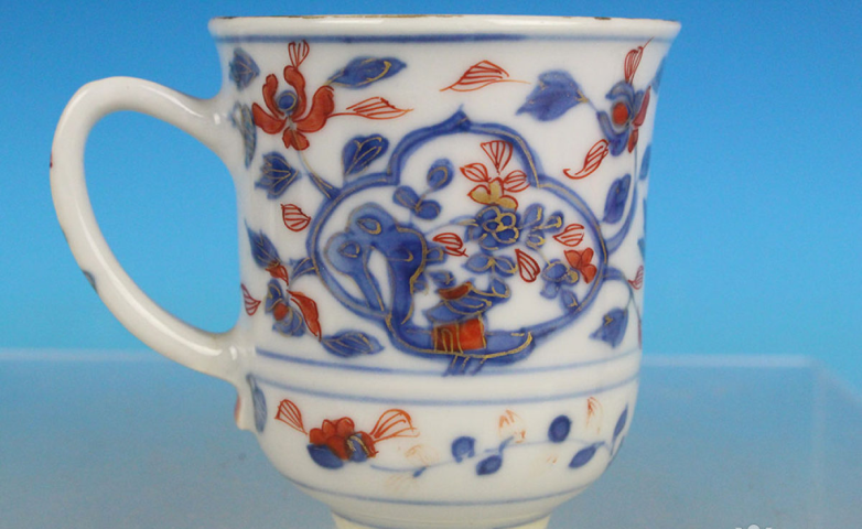古玩陶瓷青花礬紅描金花卉紋把杯拍賣,當前價格1200元