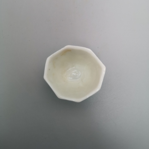古玩陶瓷民國(guó)白釉八方杯拍賣，當(dāng)前價(jià)格50元