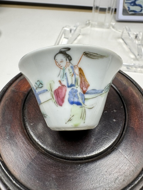 古玩陶瓷粉彩仕女人物馬蹄杯拍賣，當前價格2800元