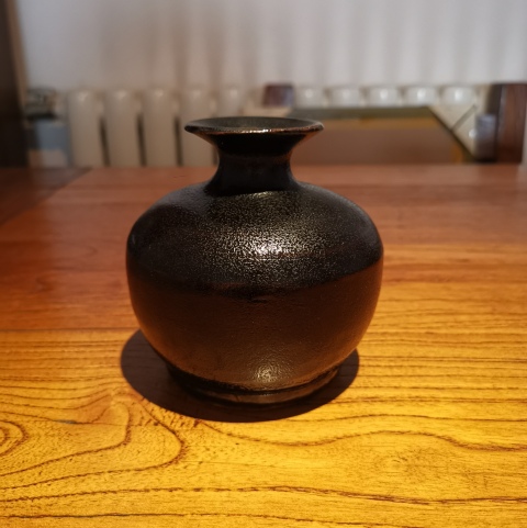 古玩陶瓷明代?黑釉龜背紋蘋果尊拍賣，當前價格990元