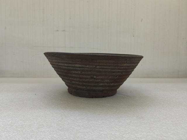 古玩陶瓷灰陶弦紋斗笠碗拍賣，當前價格680元