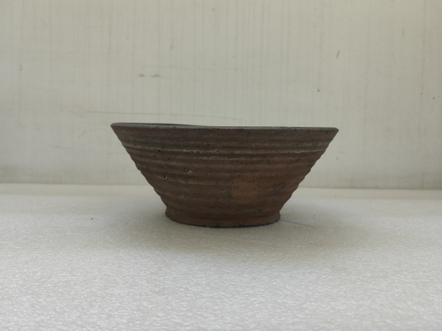 古玩陶瓷灰陶弦紋斗笠碗拍賣，當前價格680元