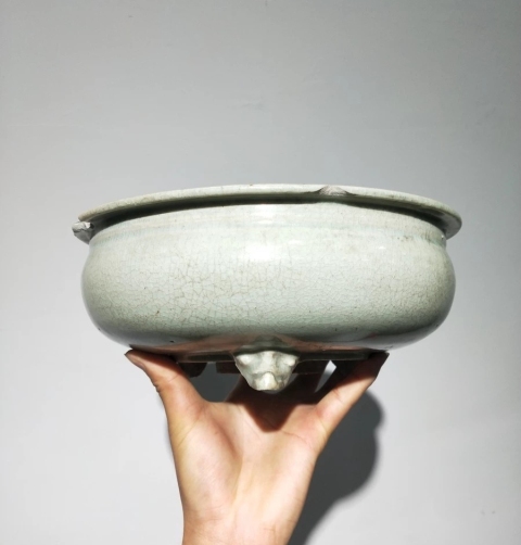 古玩陶瓷明代龍泉窯三足爐拍賣,當前價格1200元