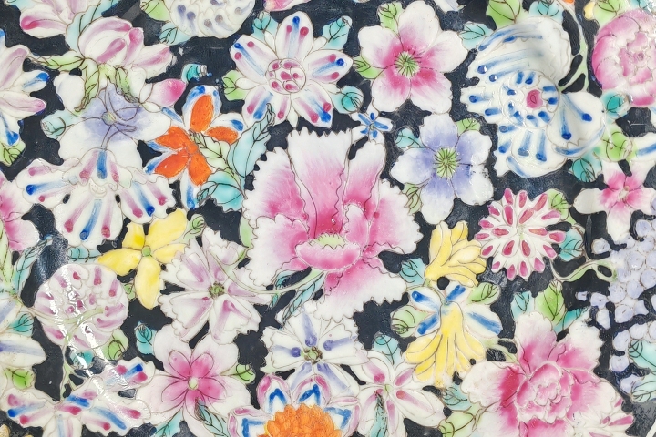 古玩陶瓷民國·墨地百花不落地紋折沿盤拍賣，當前價格1880元