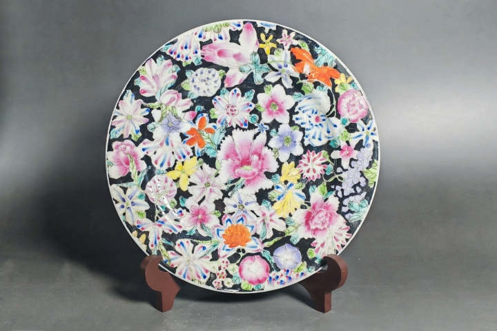 古玩陶瓷民國·墨地百花不落地紋折沿盤拍賣，當前價格1880元