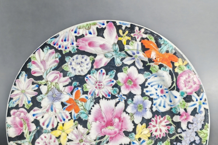 古玩陶瓷民國·墨地百花不落地紋折沿盤拍賣，當前價格1880元
