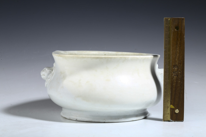 古玩陶瓷清·德化窯白釉獅耳爐拍賣，當前價格2200元