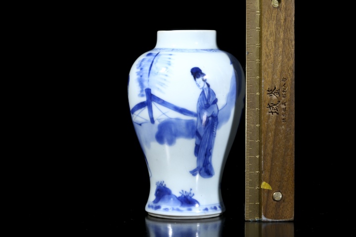 古玩陶瓷清康熙·青花仕女圖雞腿瓶拍賣，當前價格26000元