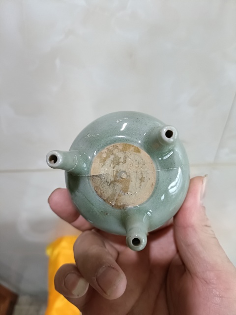 古玩陶瓷館藏級北宋龍泉青釉鼎式筆管爐拍賣,當前價格5980元