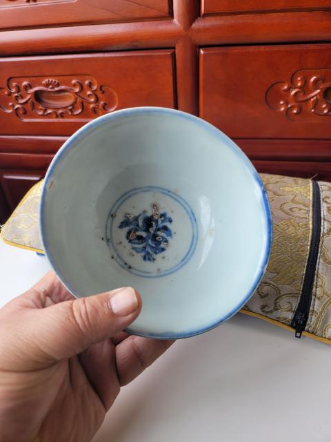 青花斗彩缠枝莲图大碗大明成化年製 青花斗彩缠枝莲图大碗大明成化年製