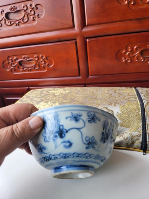 青花斗彩缠枝莲图大碗大明成化年製 斗彩开光折枝莲花纹罐- 故宫博物院