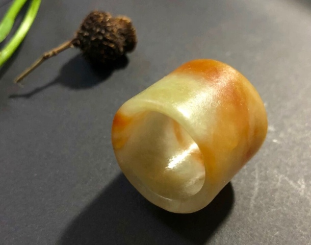 古玩玉器清代天然翡翠雕“素紋扳指”拍賣,當前價格9800元
