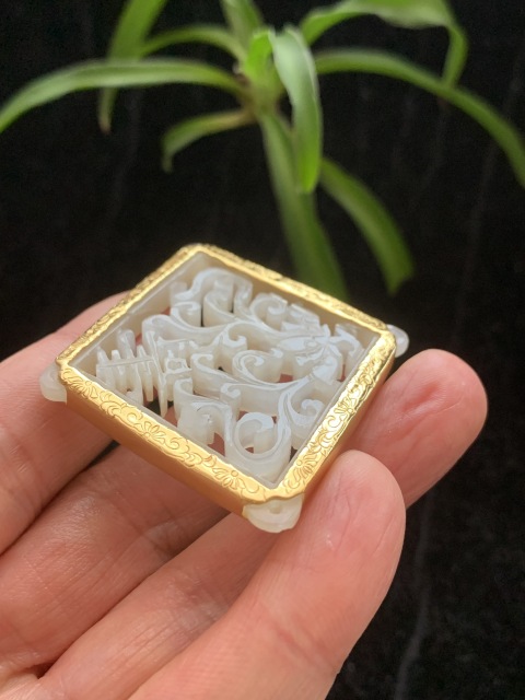 古玩玉器清代和田玉鏤雕八寶如意壽字牌拍賣(mài)，當(dāng)前價(jià)格48000元