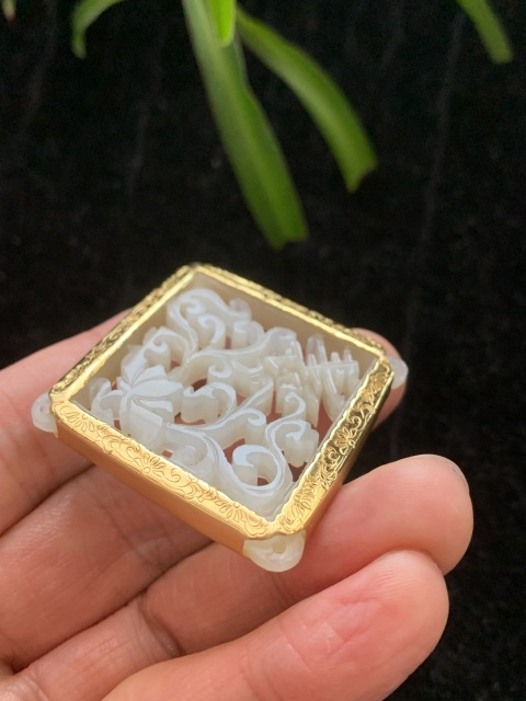 古玩玉器清代和田玉鏤雕八寶如意壽字牌拍賣(mài)，當(dāng)前價(jià)格48000元