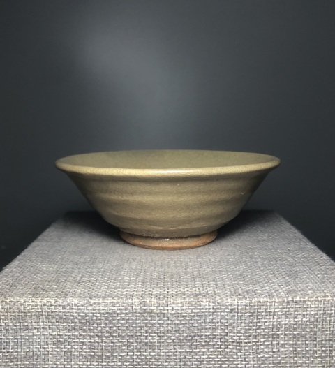 古玩陶瓷釉水一流龍泉青釉碗拍賣，當(dāng)前價(jià)格0元