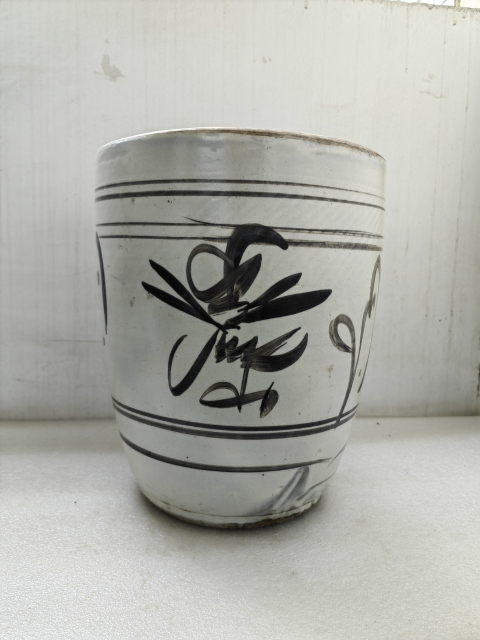 古玩陶瓷磁州窯白地黑花案缸拍賣，當前價格198元