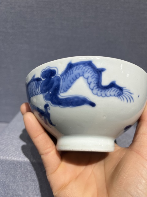 古玩陶瓷清雍正過墻龍紋青花茶碗拍賣,當前價格8500元