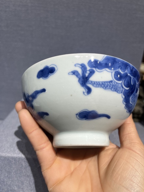 古玩陶瓷清雍正過墻龍紋青花茶碗拍賣,當前價格8500元