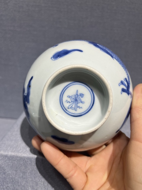 古玩陶瓷清雍正過墻龍紋青花茶碗拍賣,當前價格8500元