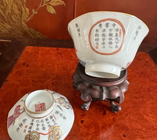 古玩陶瓷咸豐粉彩無雙譜人物八方蓋碗(有底托配三才一套)拍賣，當前價格28888元
