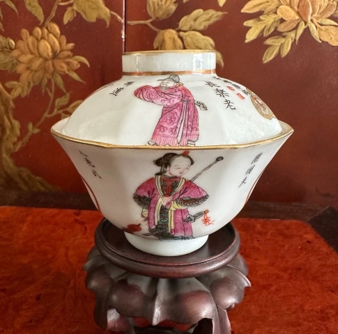 古玩陶瓷咸豐粉彩無雙譜人物八方蓋碗(有底托配三才一套)拍賣，當前價格28888元