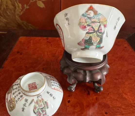 古玩陶瓷咸豐粉彩無雙譜人物八方蓋碗(有底托配三才一套)拍賣，當前價格28888元