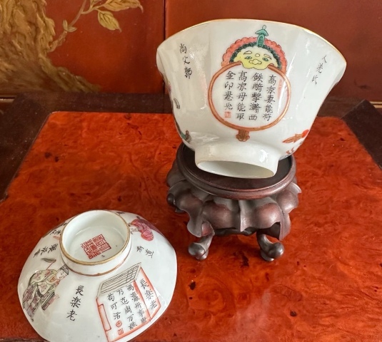 古玩陶瓷咸豐粉彩無雙譜人物八方蓋碗(有底托配三才一套)拍賣，當前價格28888元