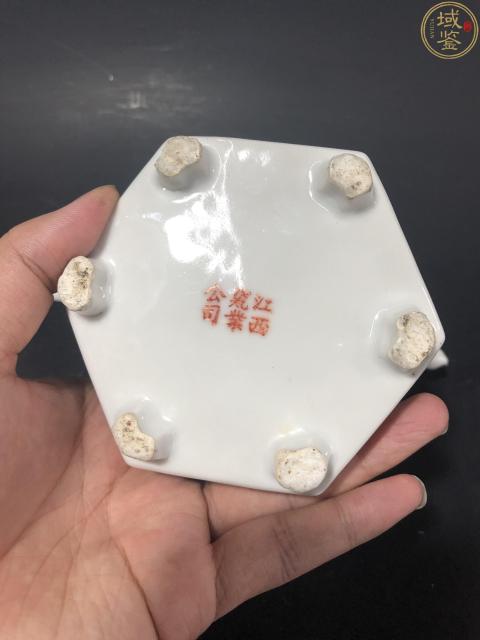 古玩陶瓷江西瓷業公司官窯款粉彩花卉紋六方壺拍賣,當前價格2600元